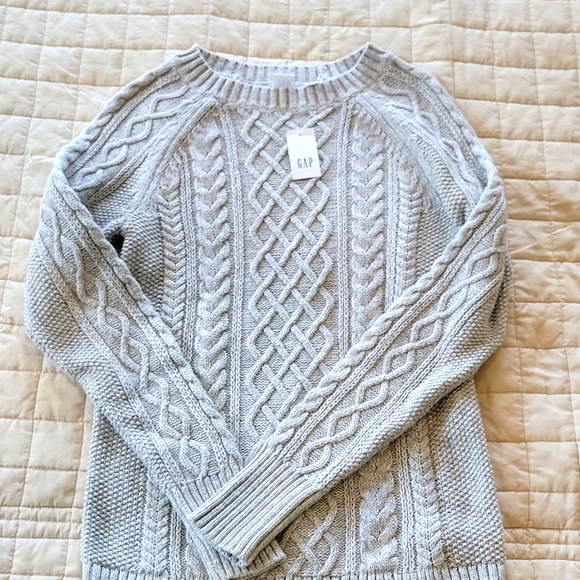 GAP Sweaters - GAP CABLEKNIT SWEATER